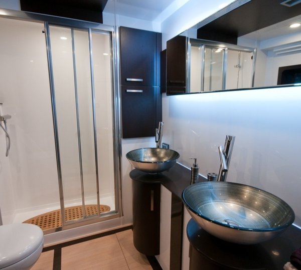 The 21m Yacht SEA BASS