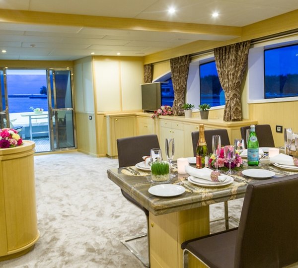 The 23m Yacht FANTOM