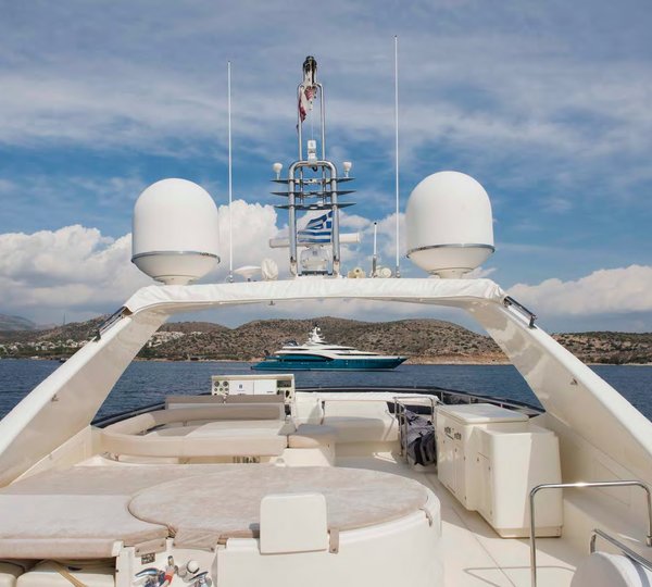 Life On Yacht JULIE M