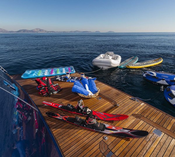 The 25m Yacht MYTHOS