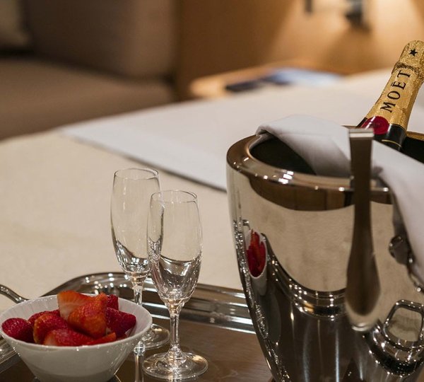 The 25m Yacht MYTHOS