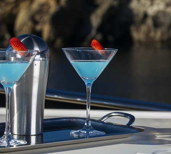 The 25m Yacht MYTHOS