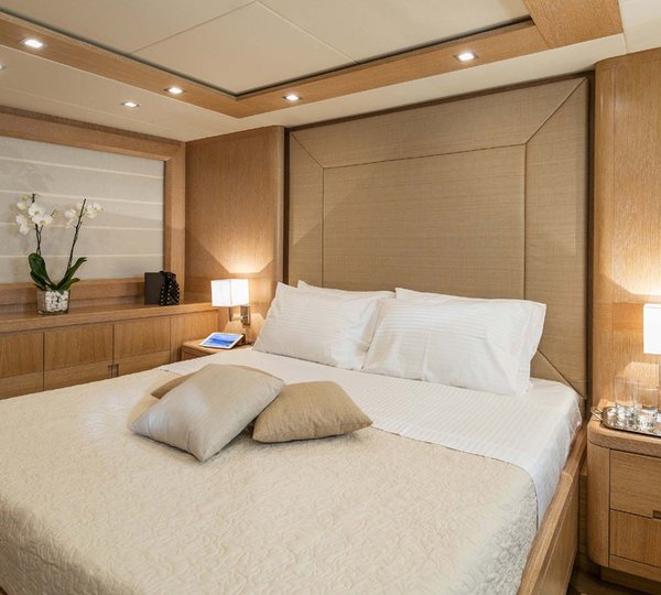 The 25m Yacht MYTHOS