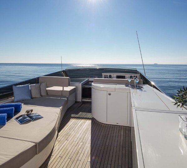 The 25m Yacht MYTHOS