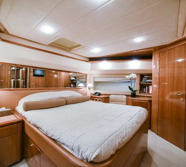 The 27m Yacht DAY OFF