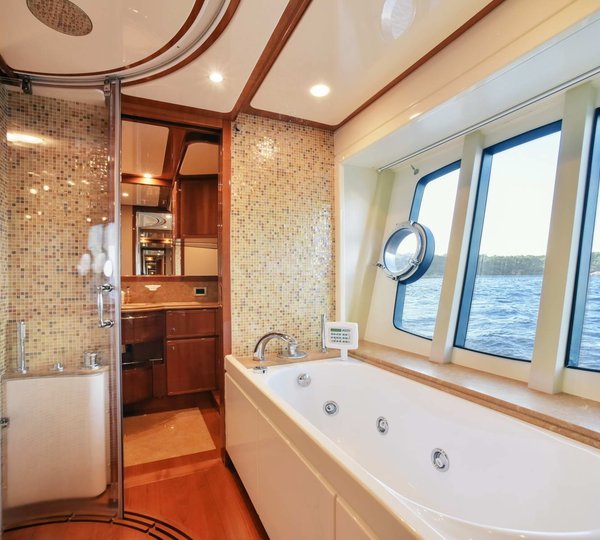 The 27m Yacht DAY OFF