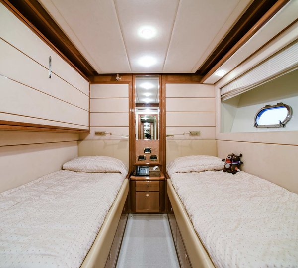 The 27m Yacht DAY OFF