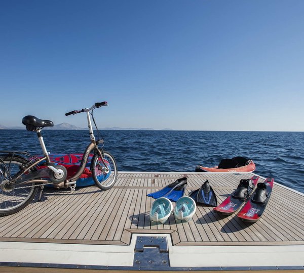 The 27m Yacht DAY OFF