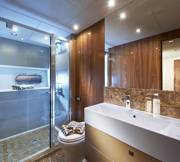 The 28m Yacht AQUA LIBRA