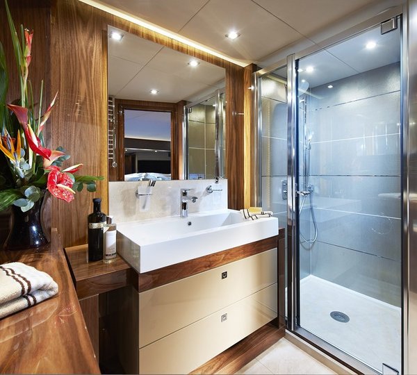 The 28m Yacht AQUA LIBRA