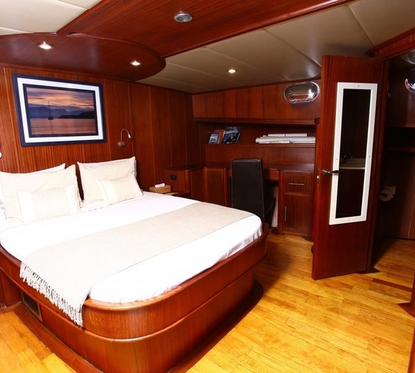 The 28m Yacht BESAME MUCHO