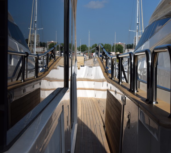 The 28m Yacht RAY III