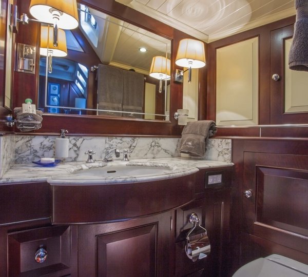 The 28m Yacht SAVARONA