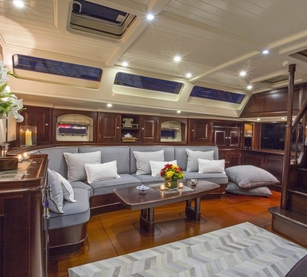 The 28m Yacht SAVARONA