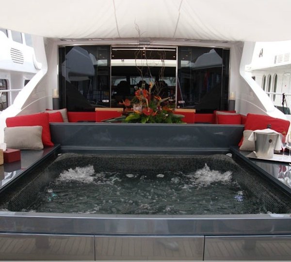 Life On Yacht SOLELUNA