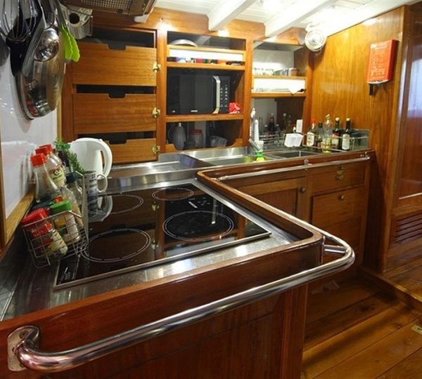 The 29m Yacht AVENTURE