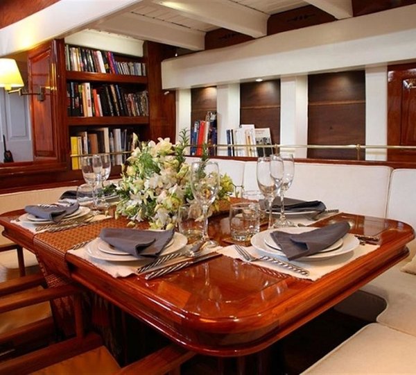 The 29m Yacht AVENTURE