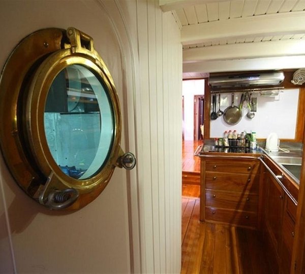 The 29m Yacht AVENTURE