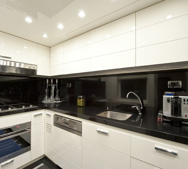 The 29m Yacht MRS WHITE