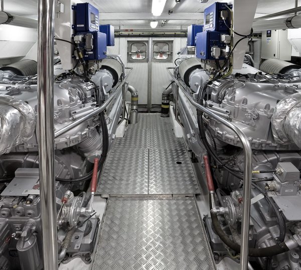 The 30m Yacht HUMMINGBIRD