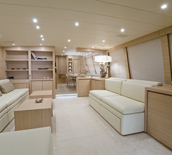 The 30m Yacht HUMMINGBIRD