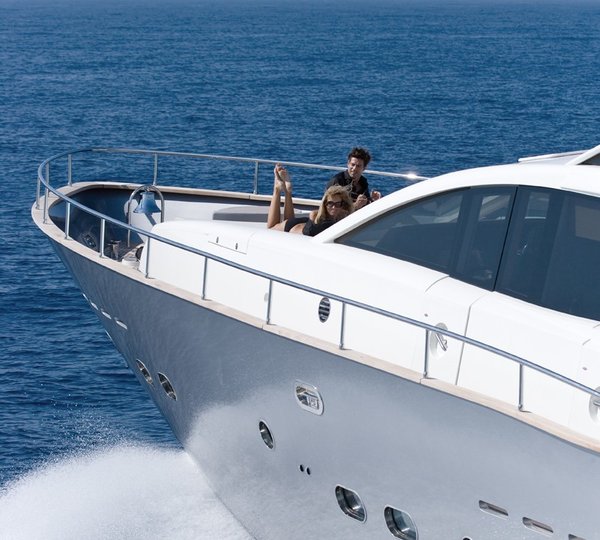 The 30m Yacht HUMMINGBIRD