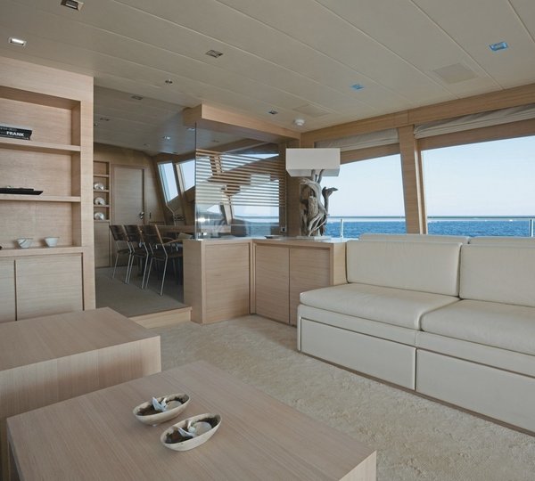 The 30m Yacht HUMMINGBIRD