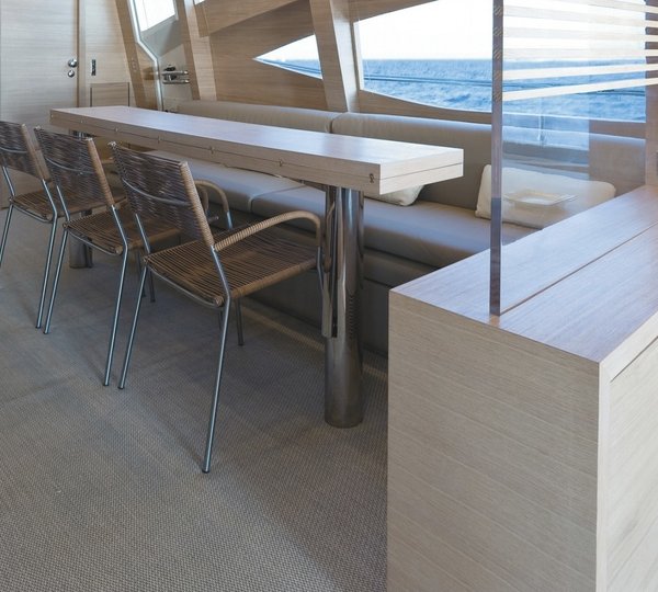 The 30m Yacht HUMMINGBIRD