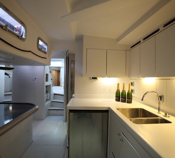 The 30m Yacht LEOPARD 3