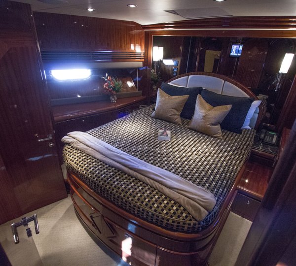 The 30m Yacht LIMITLESS