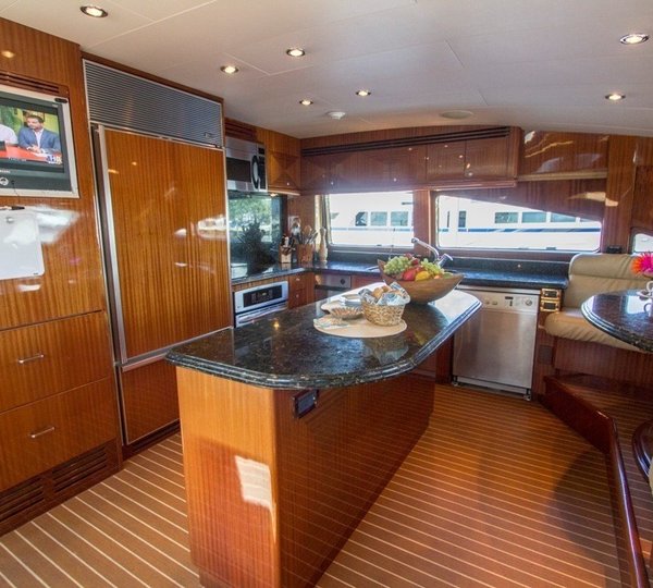 The 30m Yacht LIMITLESS