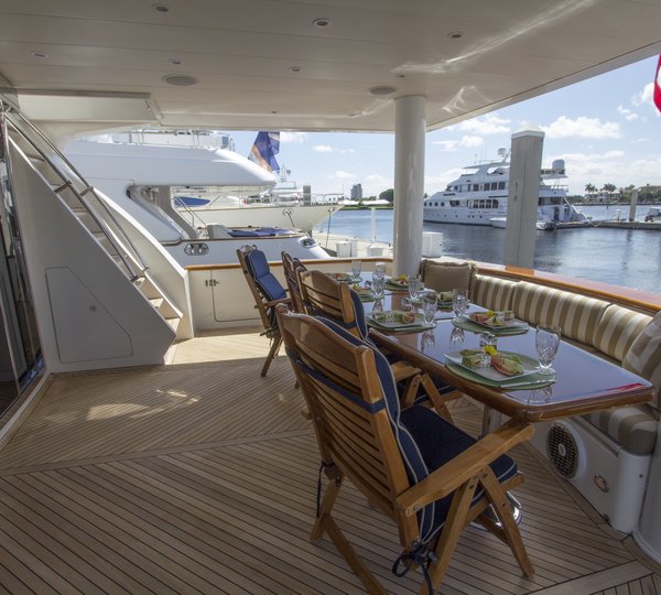 The 30m Yacht LIMITLESS