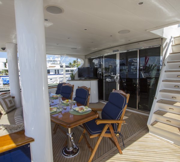 The 30m Yacht LIMITLESS