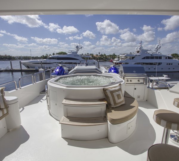 The 30m Yacht LIMITLESS