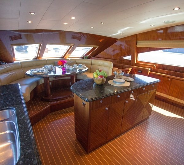 The 30m Yacht LIMITLESS