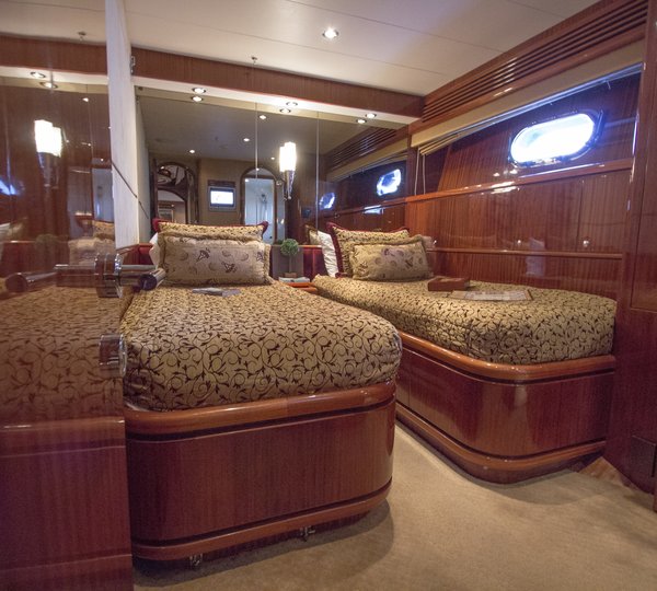 The 30m Yacht LIMITLESS