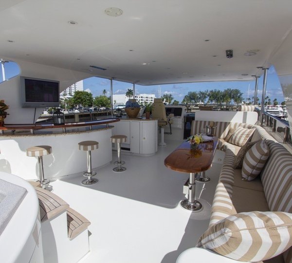 The 30m Yacht LIMITLESS