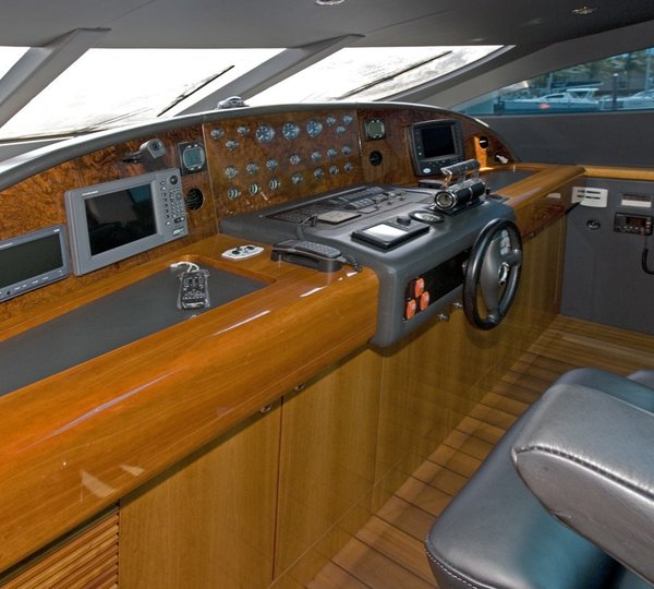 The 30m Yacht MURCIELAGO