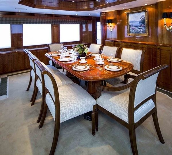 The 30m Yacht NICOLE EVELYN