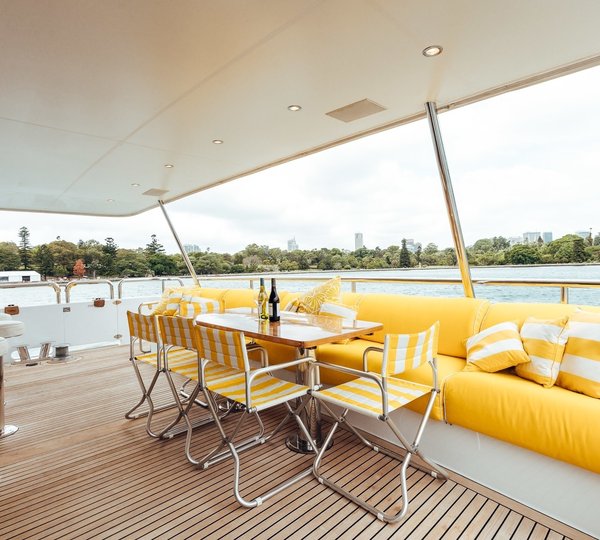 Aft deck with alfresco dining