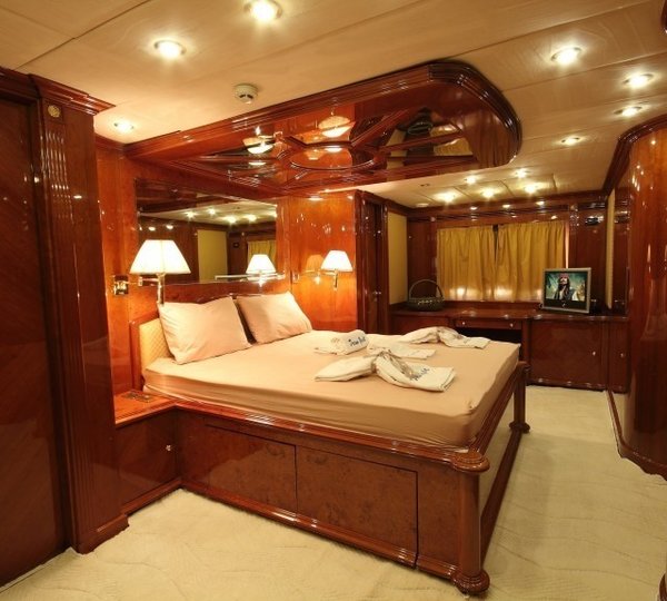 The 32m Yacht DREAM YACHT