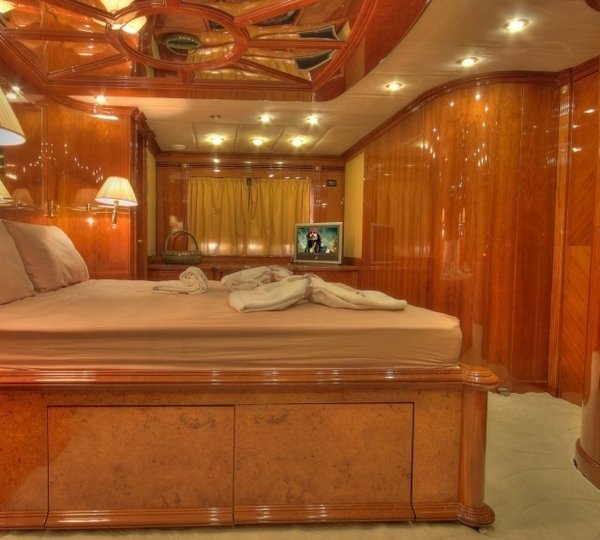 The 32m Yacht DREAM YACHT