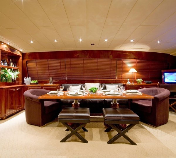 Mangusta 105 Yacht (the sistership - Hells Bells)