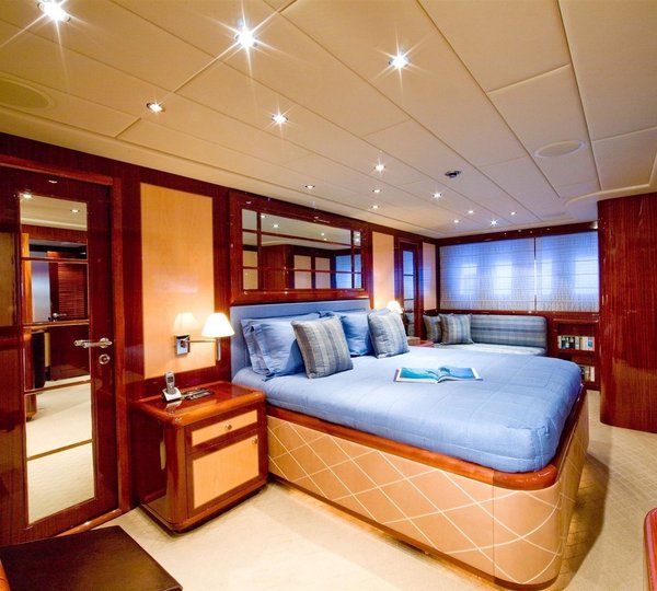 Mangusta 105 Yacht (the sistership - Hells Bells)