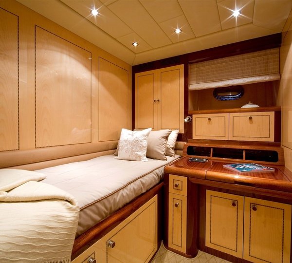 Mangusta 105 Yacht (the sistership - Hells Bells)