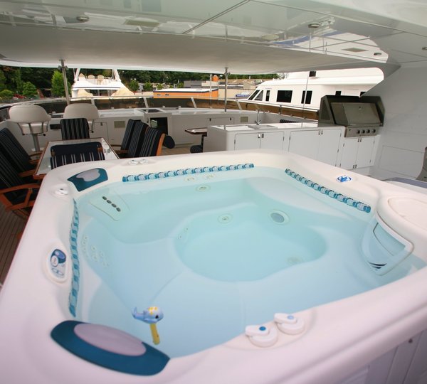 Life On Yacht REFLECTIONS