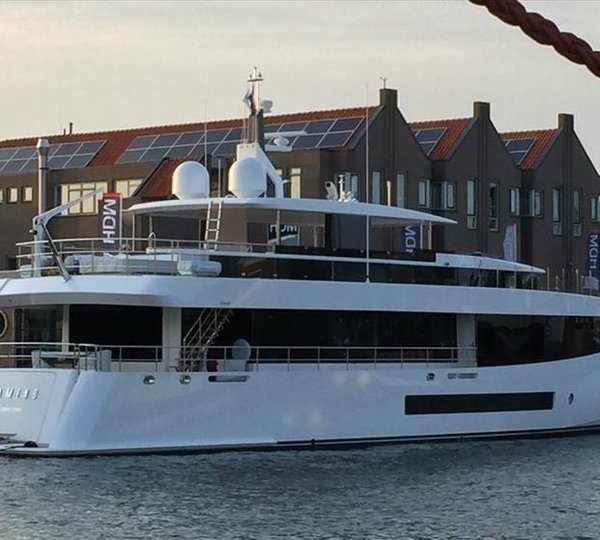 The 33m Yacht KAMINO