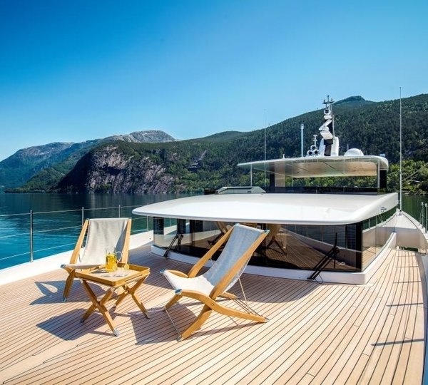 The 33m Yacht KAMINO