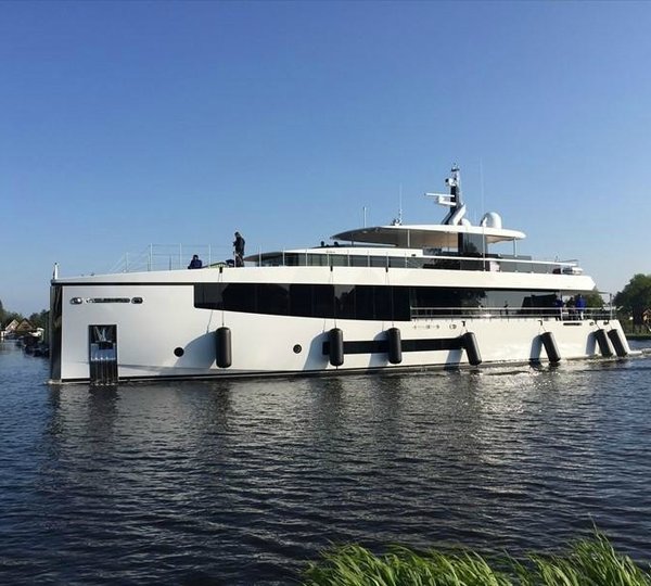 The 33m Yacht MOON SAND TOO