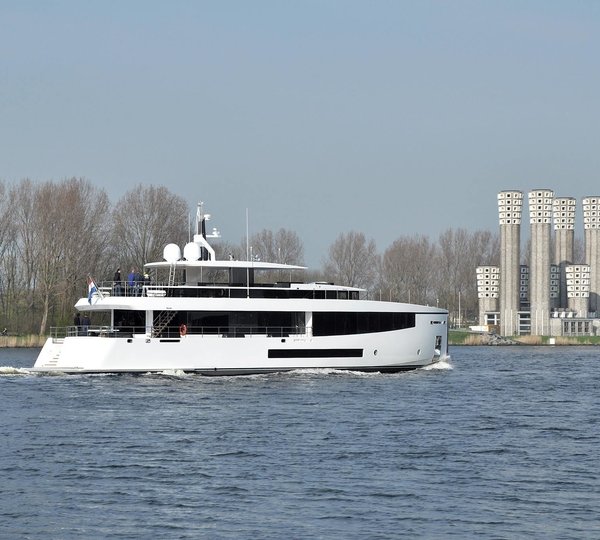 The 33m Yacht MOON SAND TOO